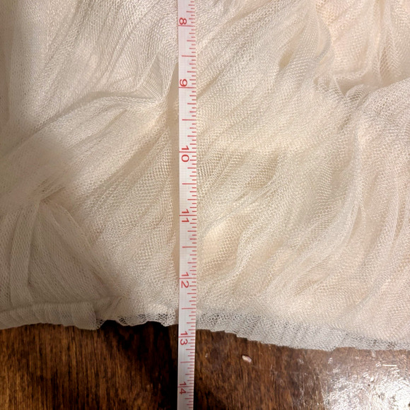 Monique Lhuillier Wedding Dress – Ivory Tulle Mermaid Gown –00 - Picture 12 of 16